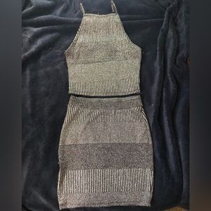 It is a two-piece set in metallic silver.